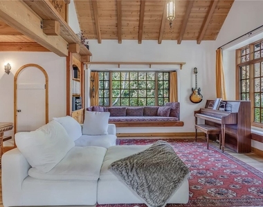 1225 Roosevelt Ln - Photo Thumbnail 8