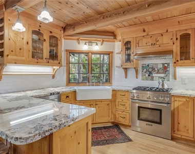 1225 Roosevelt Ln - Photo Thumbnail 11