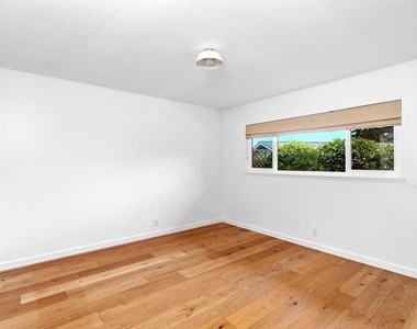1009 La Tierra Drive - Photo Thumbnail 18