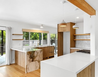 1009 La Tierra Drive - Photo Thumbnail 8