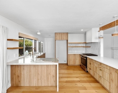 1009 La Tierra Drive - Photo Thumbnail 7
