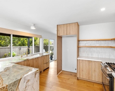 1009 La Tierra Drive - Photo Thumbnail 9