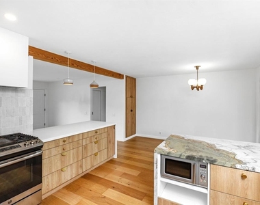 1009 La Tierra Drive - Photo Thumbnail 10