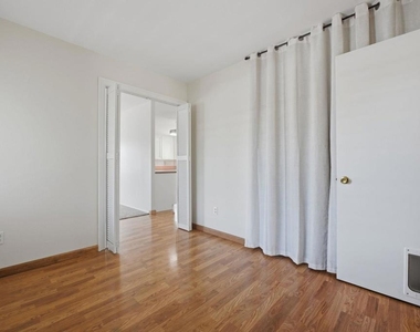 1712 Greentree Road - Photo Thumbnail 16