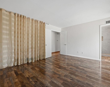 1712 Greentree Road - Photo Thumbnail 13