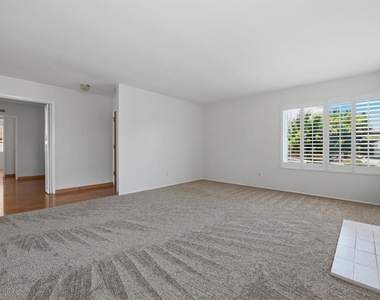 1712 Greentree Road - Photo Thumbnail 4
