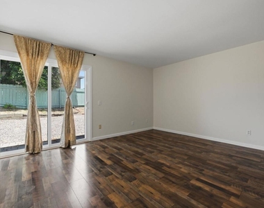 1712 Greentree Road - Photo Thumbnail 12