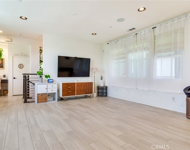 26149 Park Avenue - Photo Thumbnail 6