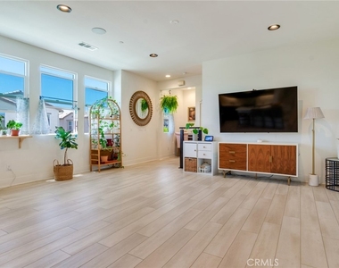 26149 Park Avenue - Photo Thumbnail 7