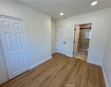 1936 W Valencia Drive - Photo Thumbnail 13