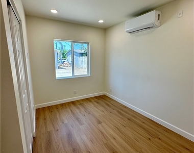 1936 W Valencia Drive - Photo Thumbnail 9