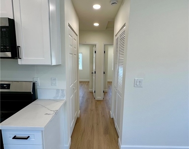 1936 W Valencia Drive - Photo Thumbnail 6