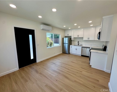 1936 W Valencia Drive - Photo Thumbnail 3