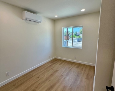 1936 W Valencia Drive - Photo Thumbnail 12