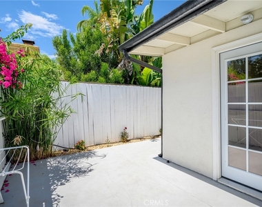 22432 Burbank - Photo Thumbnail 12