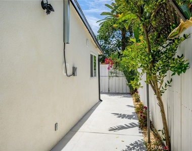 22432 Burbank - Photo Thumbnail 14