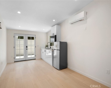 22432 Burbank - Photo Thumbnail 5