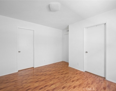 1364 E Garfield Avenue - Photo Thumbnail 10