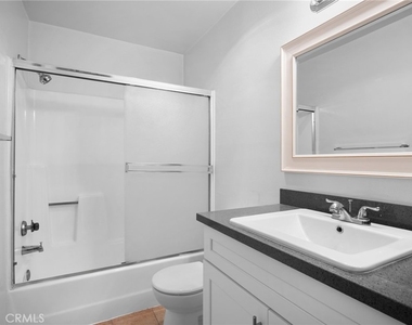 1364 E Garfield Avenue - Photo Thumbnail 15