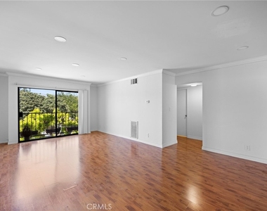1364 E Garfield Avenue - Photo Thumbnail 3