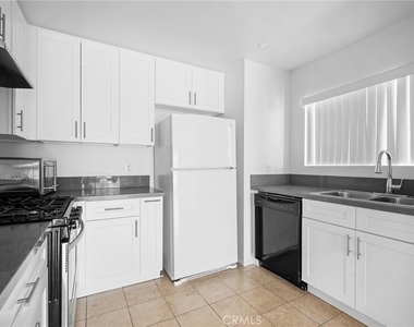 1364 E Garfield Avenue - Photo Thumbnail 7
