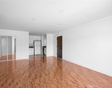 1364 E Garfield Avenue - Photo Thumbnail 4