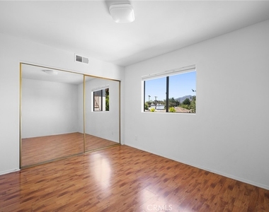 1364 E Garfield Avenue - Photo Thumbnail 14