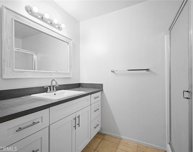 1364 E Garfield Avenue - Photo Thumbnail 12