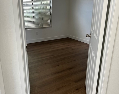 28224 Bay Avenue - Photo Thumbnail 10