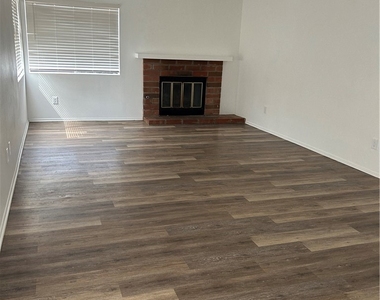 28224 Bay Avenue - Photo Thumbnail 3