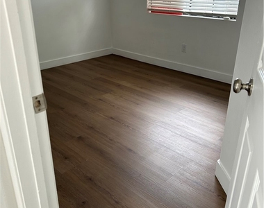 28224 Bay Avenue - Photo Thumbnail 9