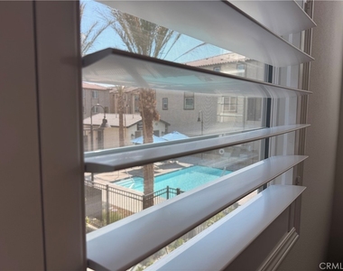 6123 Valentina Way - Photo Thumbnail 11