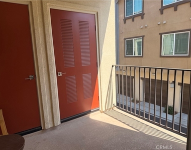 6123 Valentina Way - Photo Thumbnail 16