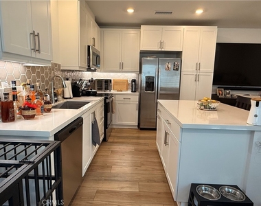 6123 Valentina Way - Photo Thumbnail 6