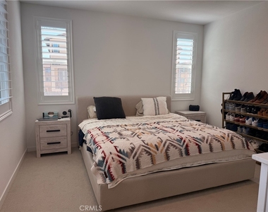6123 Valentina Way - Photo Thumbnail 12
