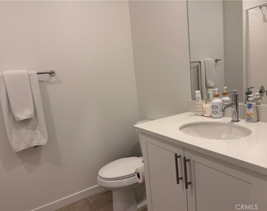 6123 Valentina Way - Photo Thumbnail 15