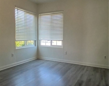 1273 W Woodcrest - Photo Thumbnail 15