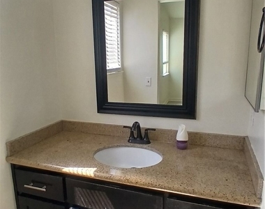 1273 W Woodcrest - Photo Thumbnail 11