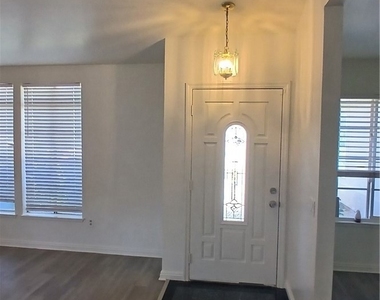 1273 W Woodcrest - Photo Thumbnail 6
