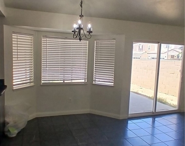 1273 W Woodcrest - Photo Thumbnail 7