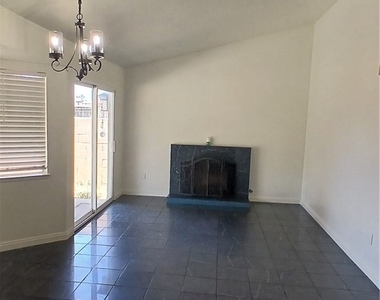 1273 W Woodcrest - Photo Thumbnail 8