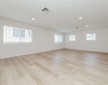 16432 Landmark - Photo Thumbnail 25