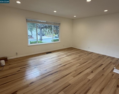 4490 Leatherwood Ct - Photo Thumbnail 7