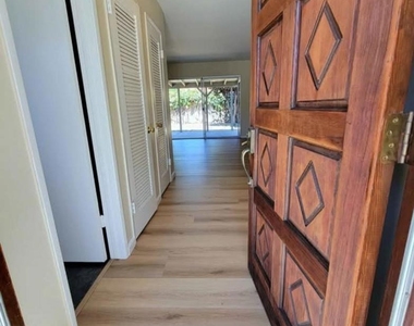 2120 Knox Ave - Photo Thumbnail 2