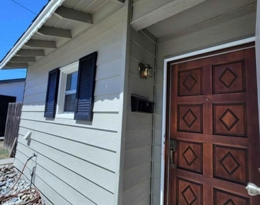 2120 Knox Ave - Photo Thumbnail 1