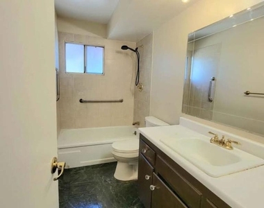 2120 Knox Ave - Photo Thumbnail 5