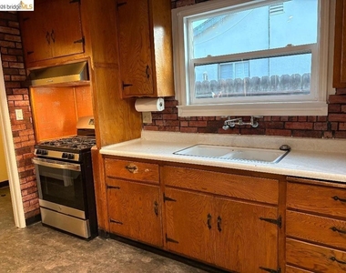 2120 Knox Ave - Photo Thumbnail 12