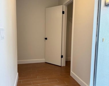 101 Portola Way - Photo Thumbnail 5