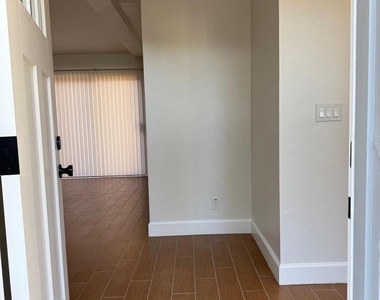 101 Portola Way - Photo Thumbnail 2
