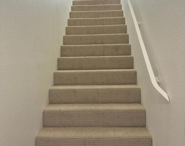 101 Portola Way - Photo Thumbnail 7